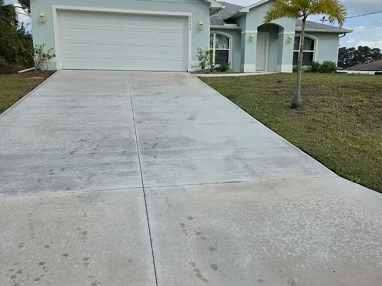 2437 Hagoplan Ave SW — Photo 2