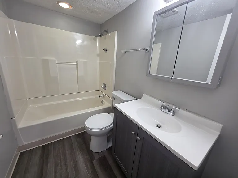 3028 Woodland Ave — Photo 7