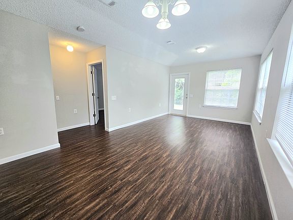 5th image of 9692 Cobblebrook Dr
