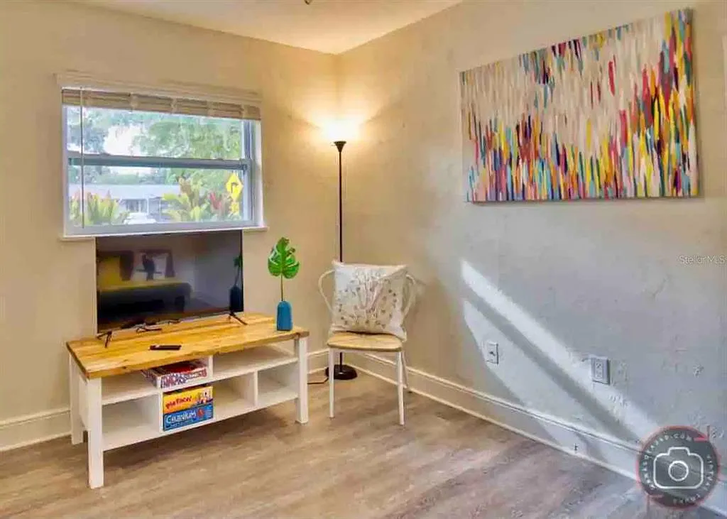 3 bed, 2.0 bath, 1208 sqft, $2,600 — Photo 3