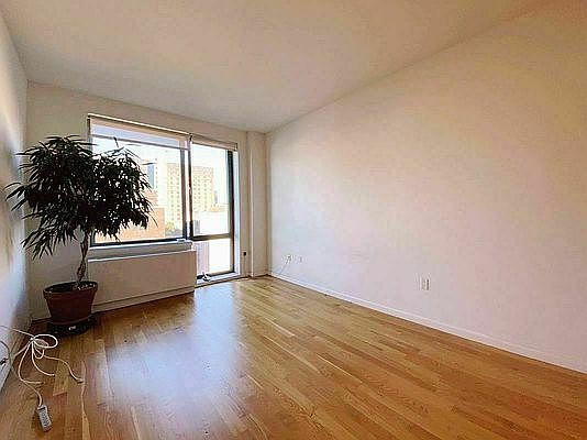 3rd image of 1770 Madison Ave #4D