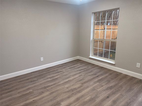5th image of 112 Myrtle Dr