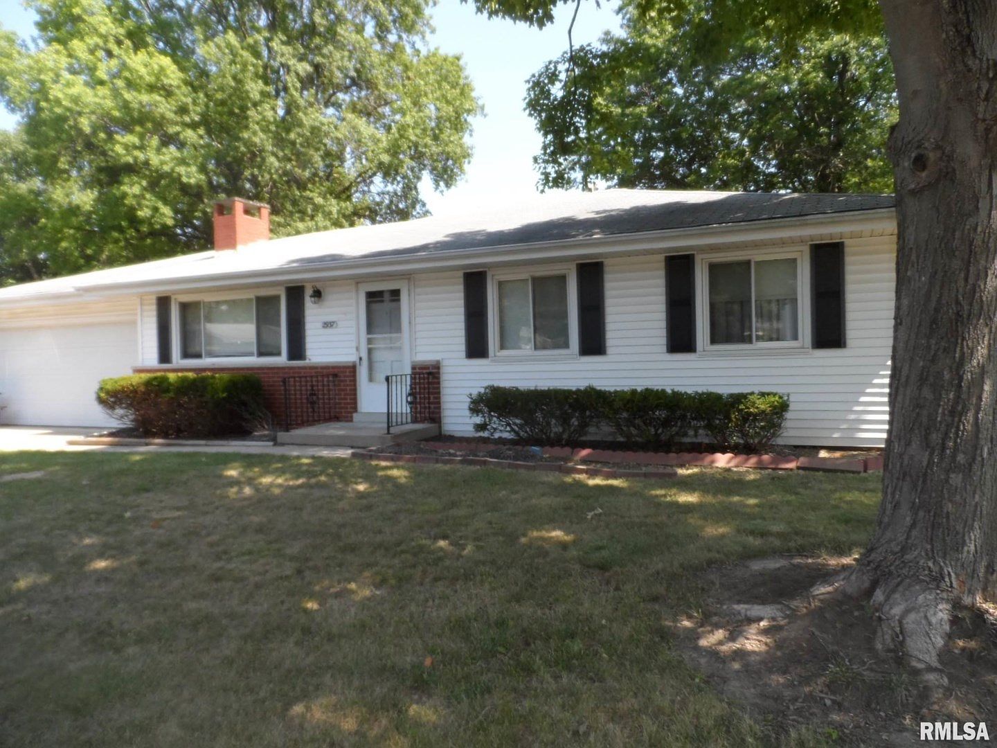 2937 W Gilbert Ave Peoria Il 61604 Mls Pa1217944 Zillow