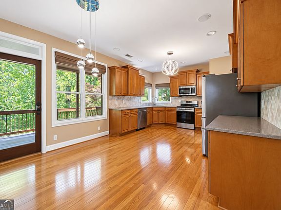 5th image of 151 Misty View Ln