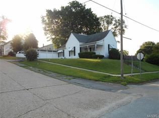 421 N 4th St, Louisiana, MO 63353