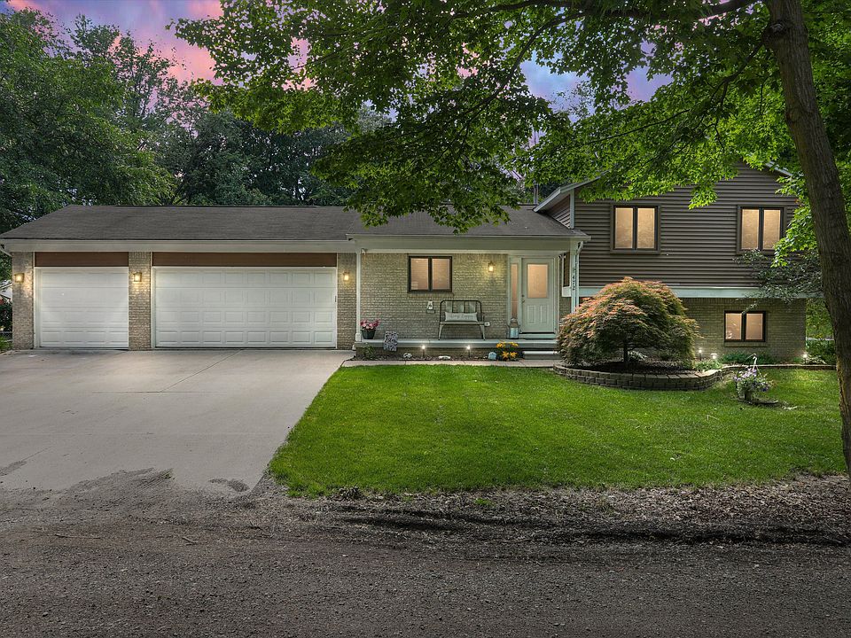 1st image of 472 Pleasantview St