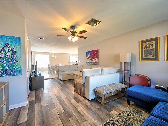3rd image of 1704 Hackberry Ave