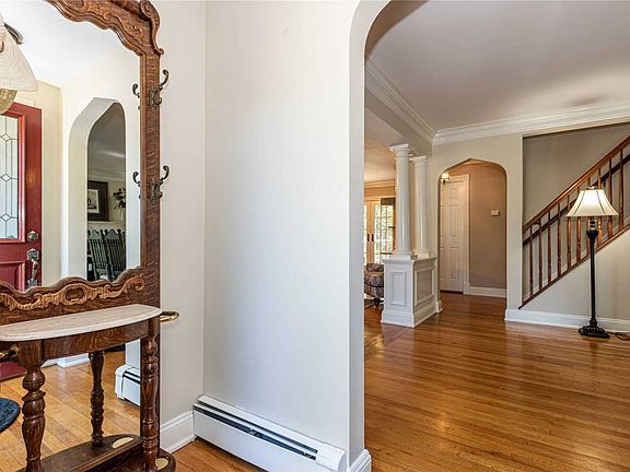 3rd image of 54 Willis St