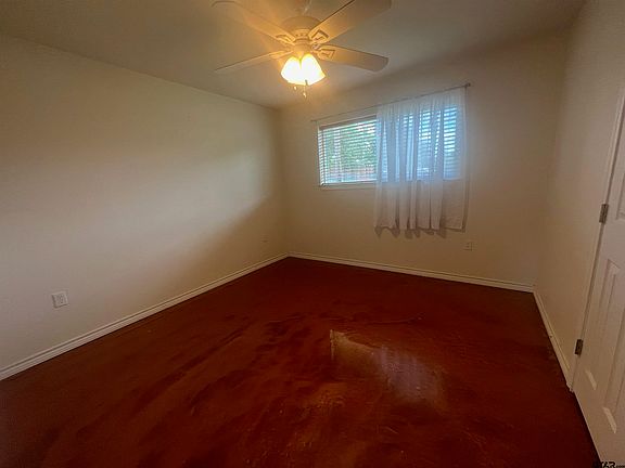 3rd image of 131 Laura Dr