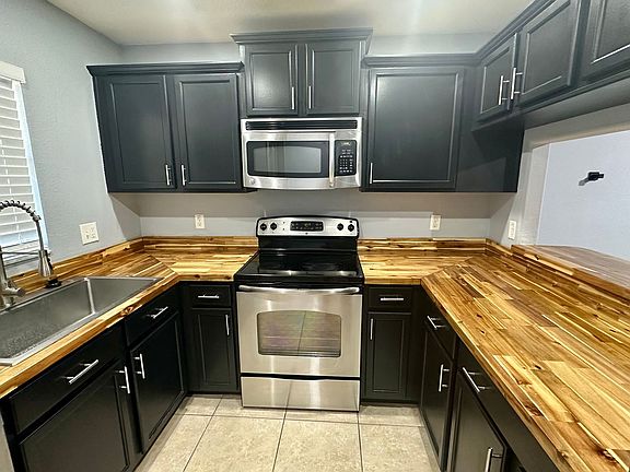 3rd image of 253 Carina Cir