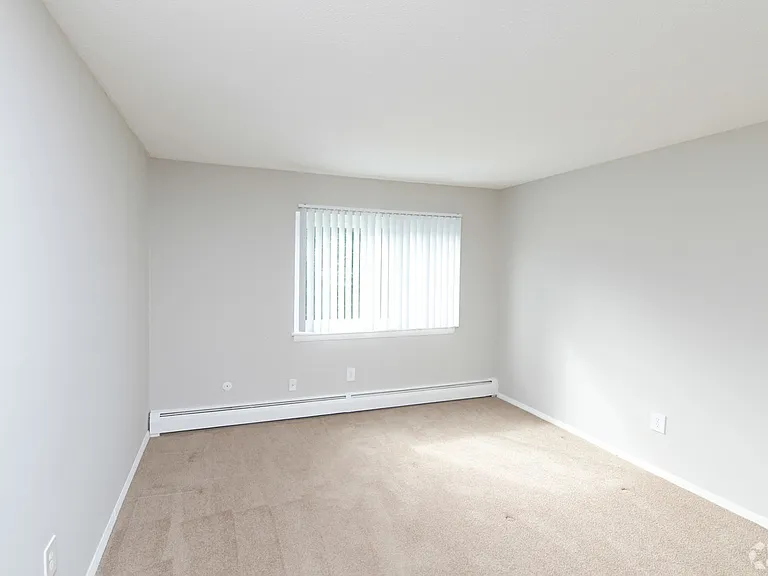 Bayside Country Club Apartments — Photo 24