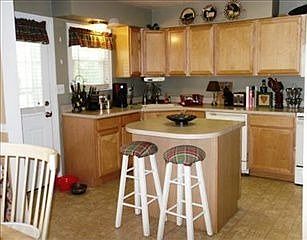 4th image of 597 Southwood Dr
