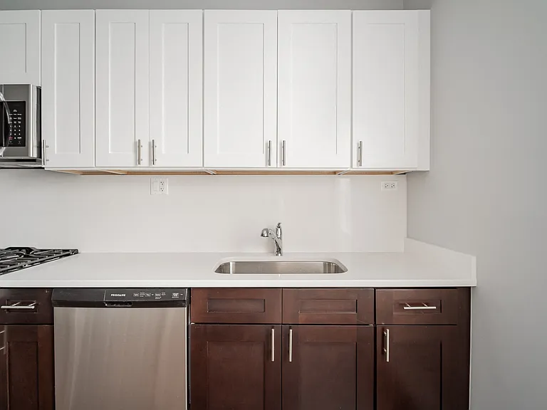 Updated Kitchen Quartz Countertop/Backsplash 5162-2B
