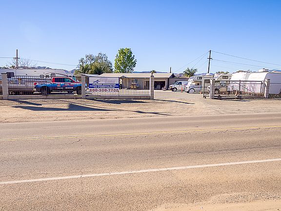 LOTS of Street FRONTAGE