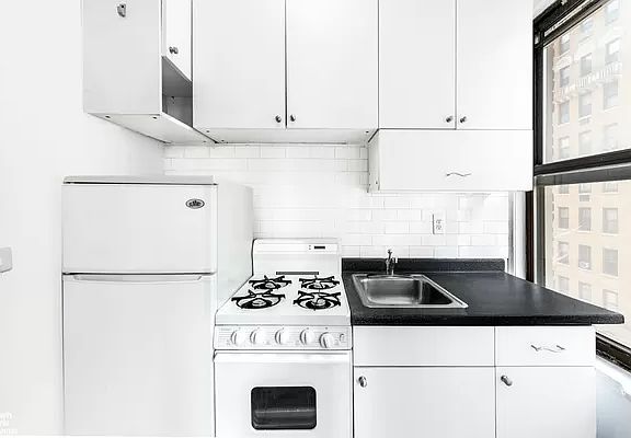 2nd image of 243 W End Ave APT 509