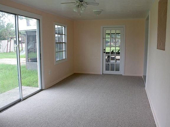 3rd image of 3030 Linwood Dr