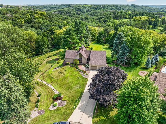 3rd image of 3640 Lakeview Ct NE