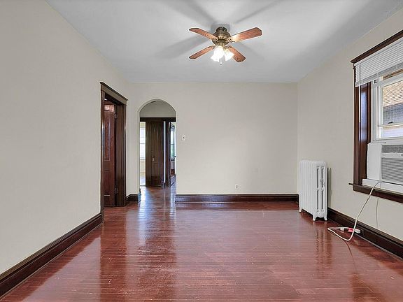 4th image of 5067 Winona Ave