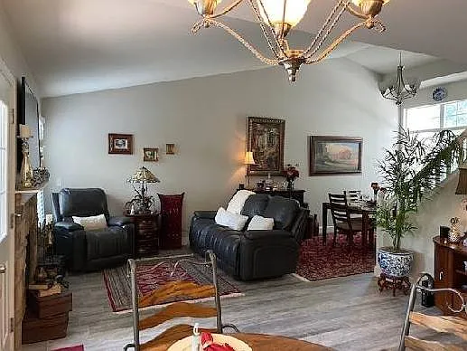875 S Lindsey St — Photo 9