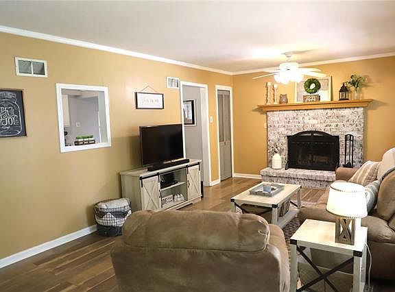 5th image of 10340 Meath Dr