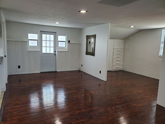 4th image of 4919 21st Ave N #B