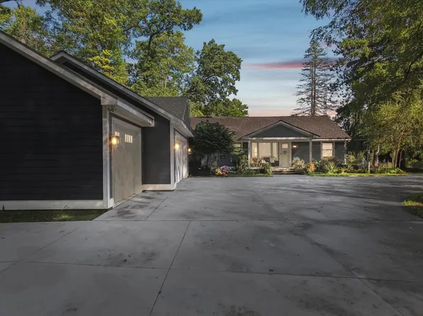 807 Judd Rd, Saline, MI 48176