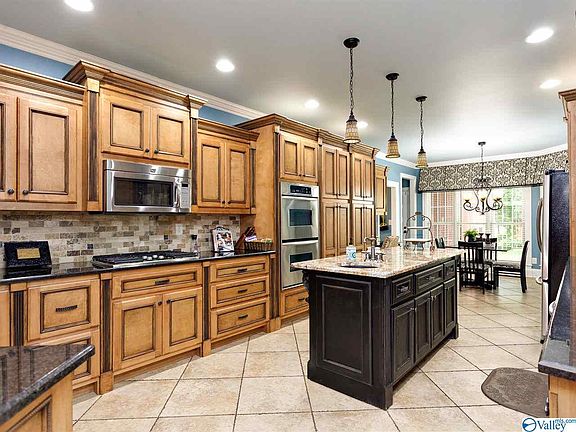 4th image of 121 Kelvingrove Dr