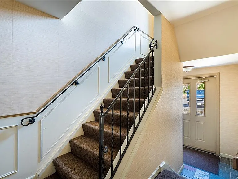 30 Charter Oaks Dr #4 — Photo 4