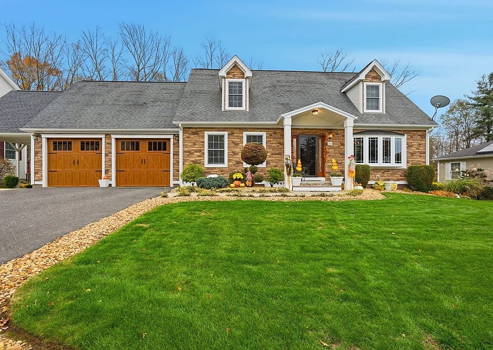 1st image of 25 Angelica Dr