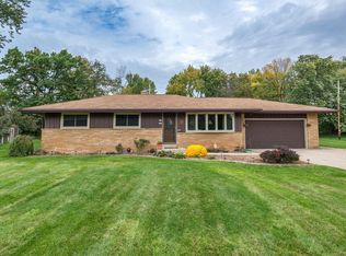 W156N6379 Arrowhead Ct, Menomonee Falls, WI 53051
