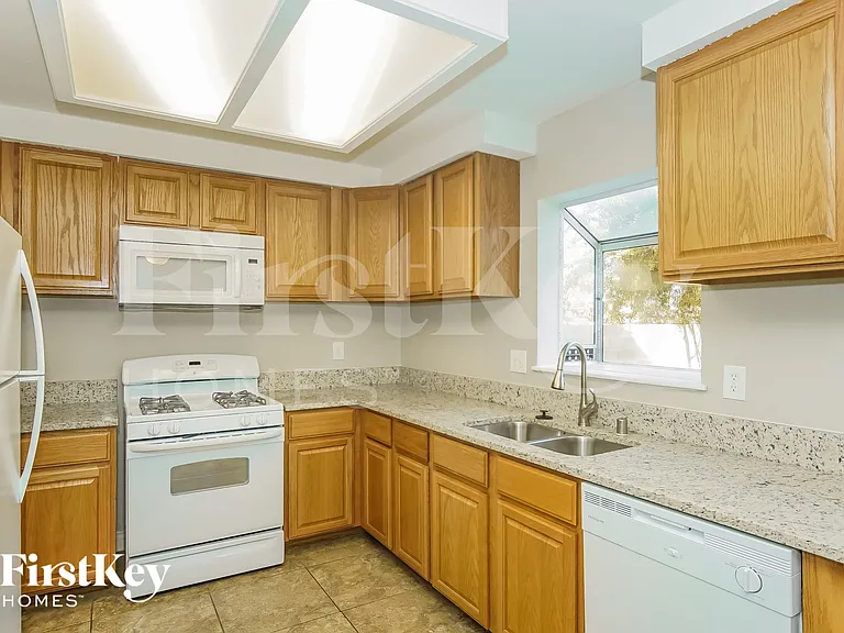 1727 Duarte Dr — Photo 7