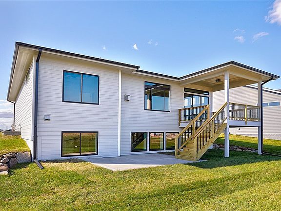 3rd image of 505 NW Mosaic Ave