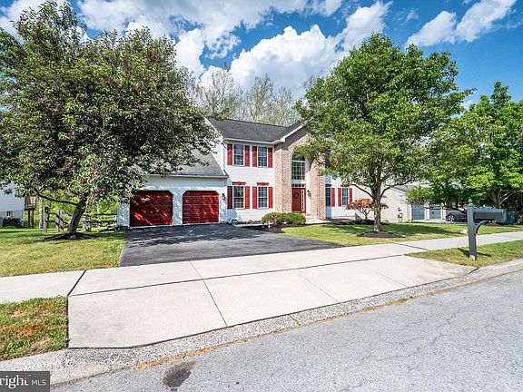 5th image of 23 Nancy Cir
