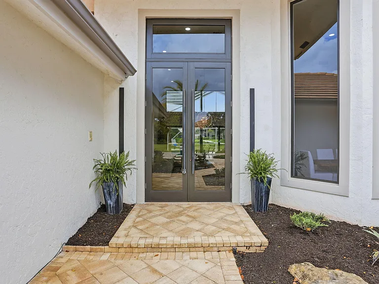 11180 Isle Brook Ct — Photo 9