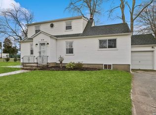 516 Half Hollow Rd, Deer Park, NY 11729