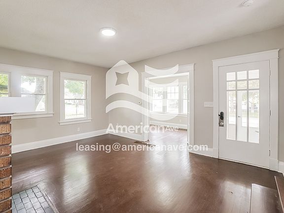 1371522_003_living_room_13766984.jpg