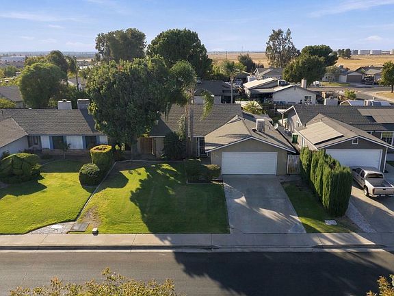 2nd image of 3913 Rio Del Norte St