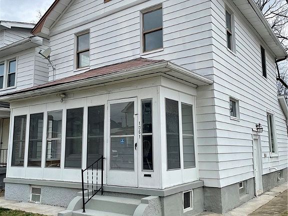 3rd image of 1061 Gerhard St