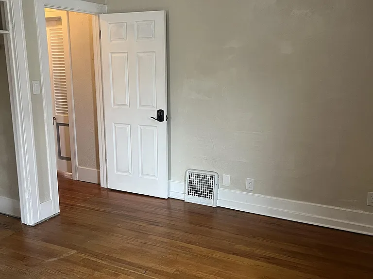 3715 Warren Ave — Photo 14