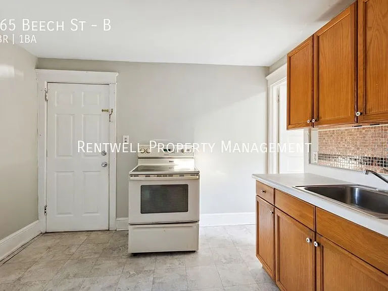265 Beech St #B — Photo 10