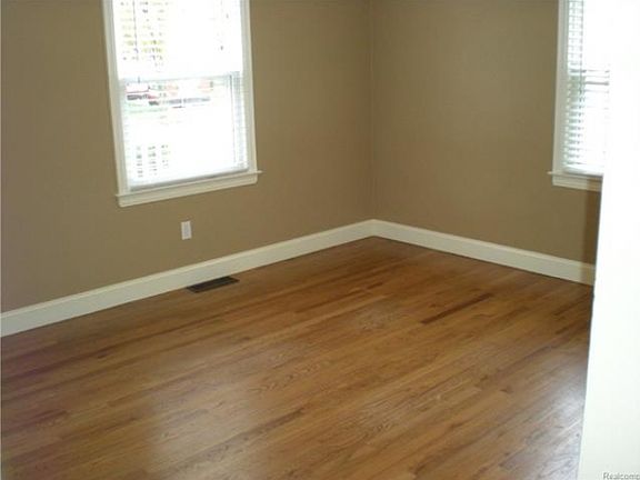 3rd image of 1424 Chapin Ave
