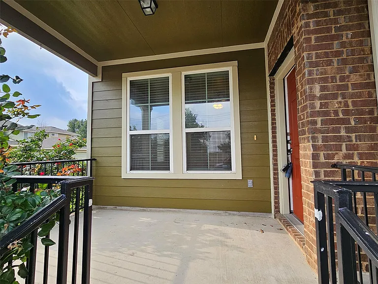 808 Lost Pines Ln — Photo 3