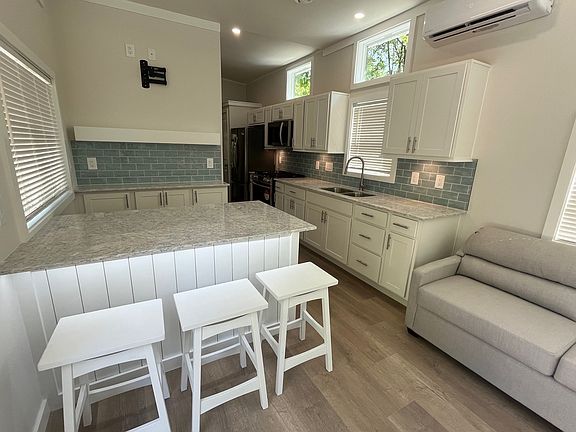 3rd image of 179 Saco Ave #V