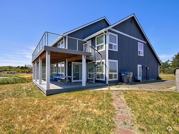4th image of 221 Marine View Drive SE