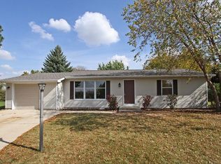 15 N Ridge Ct, Streamwood, IL 60107