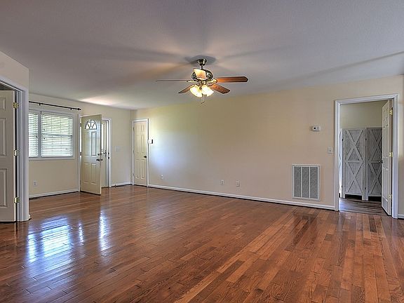 4th image of 145 Daniels Ln