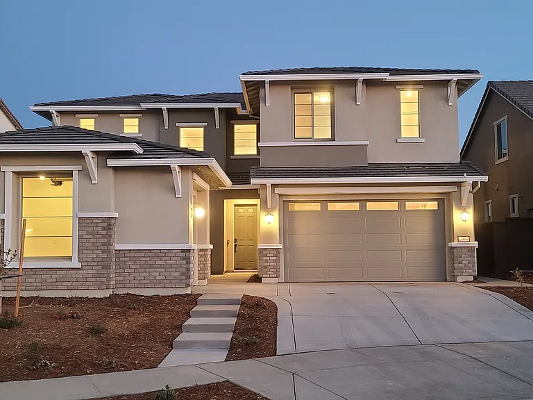 2004 Gumbinger Pl — Photo 1
