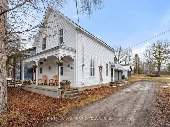 243 Mitcheson St, Mississippi Mills, ON K0A 1A0