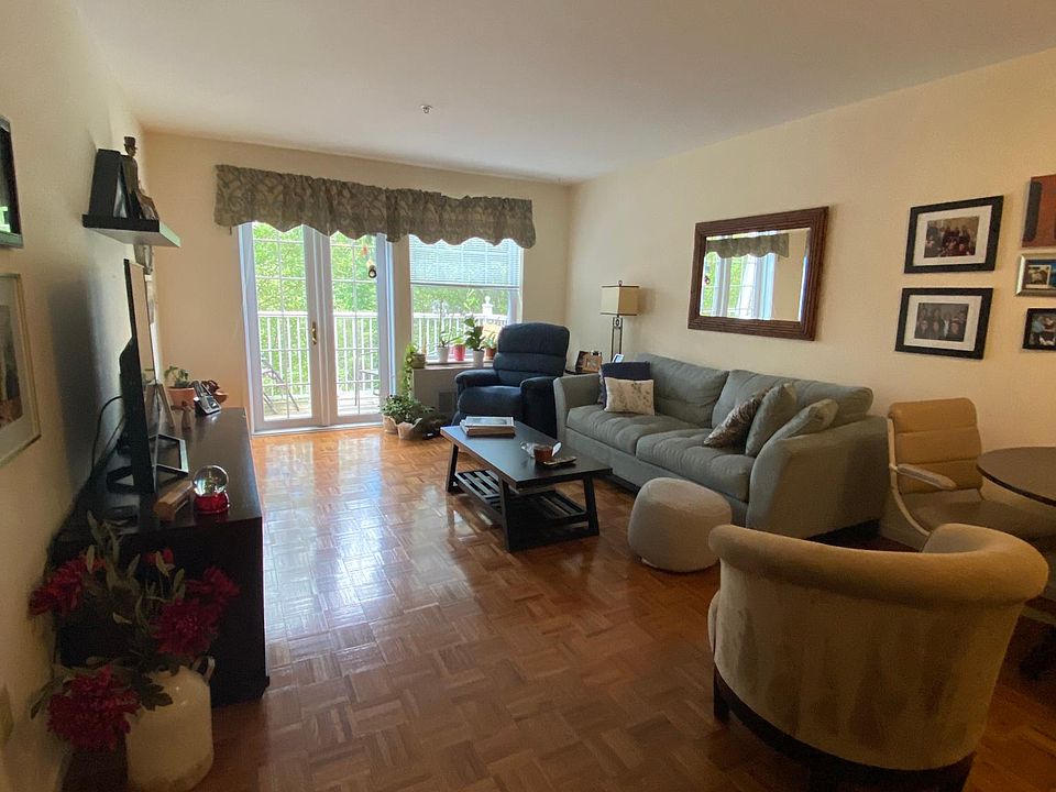 1st image of 302 Sutton Dr #302