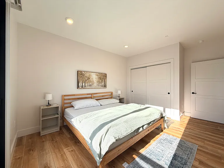138 E — Photo 11